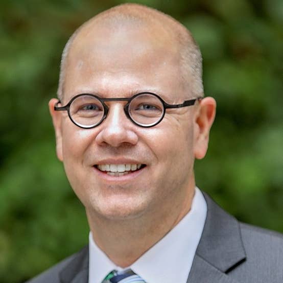 Headshot of Rob McDade